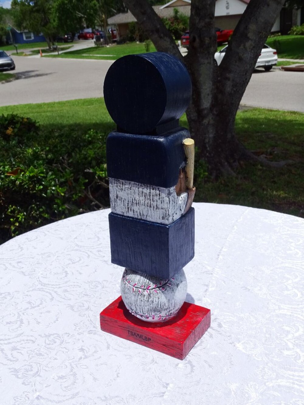 New York Yankees Tiki Totem Statue, Hand Painted 14 1/2" Tall - Picture 3 of 6